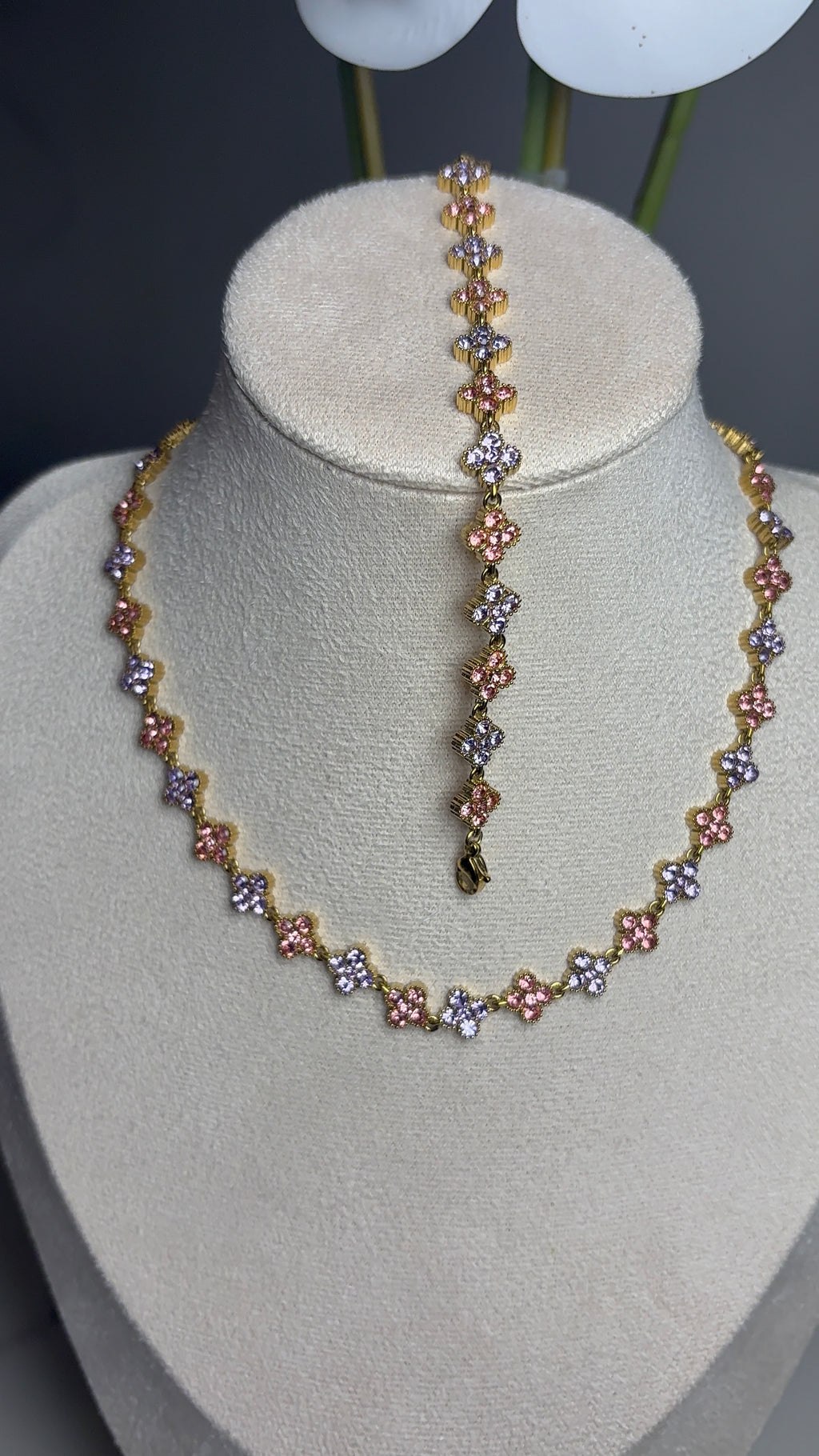 Collier Hezra violet rose