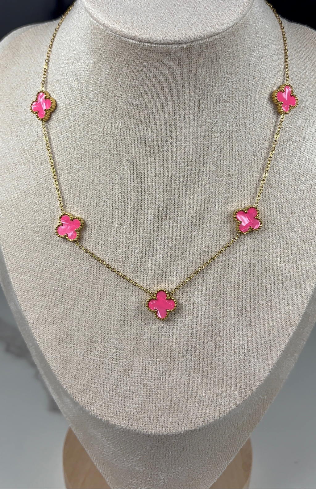 Collier rose fuchsia