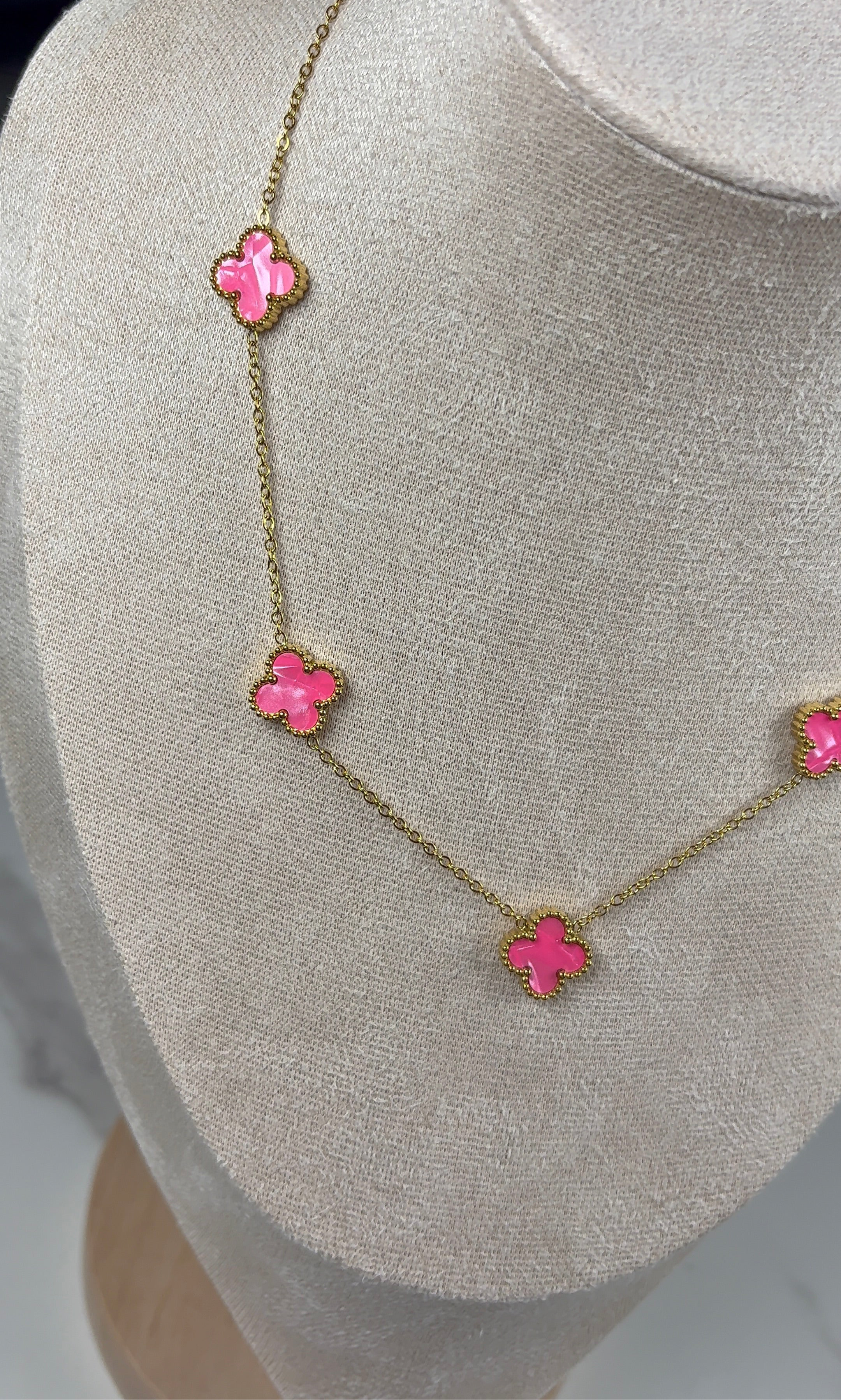 Collier rose fuchsia