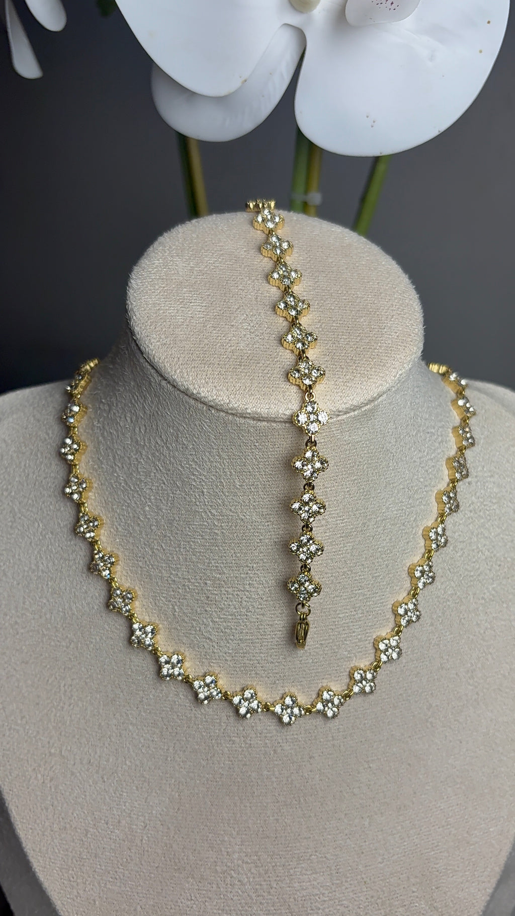 Collier Hezra blanc