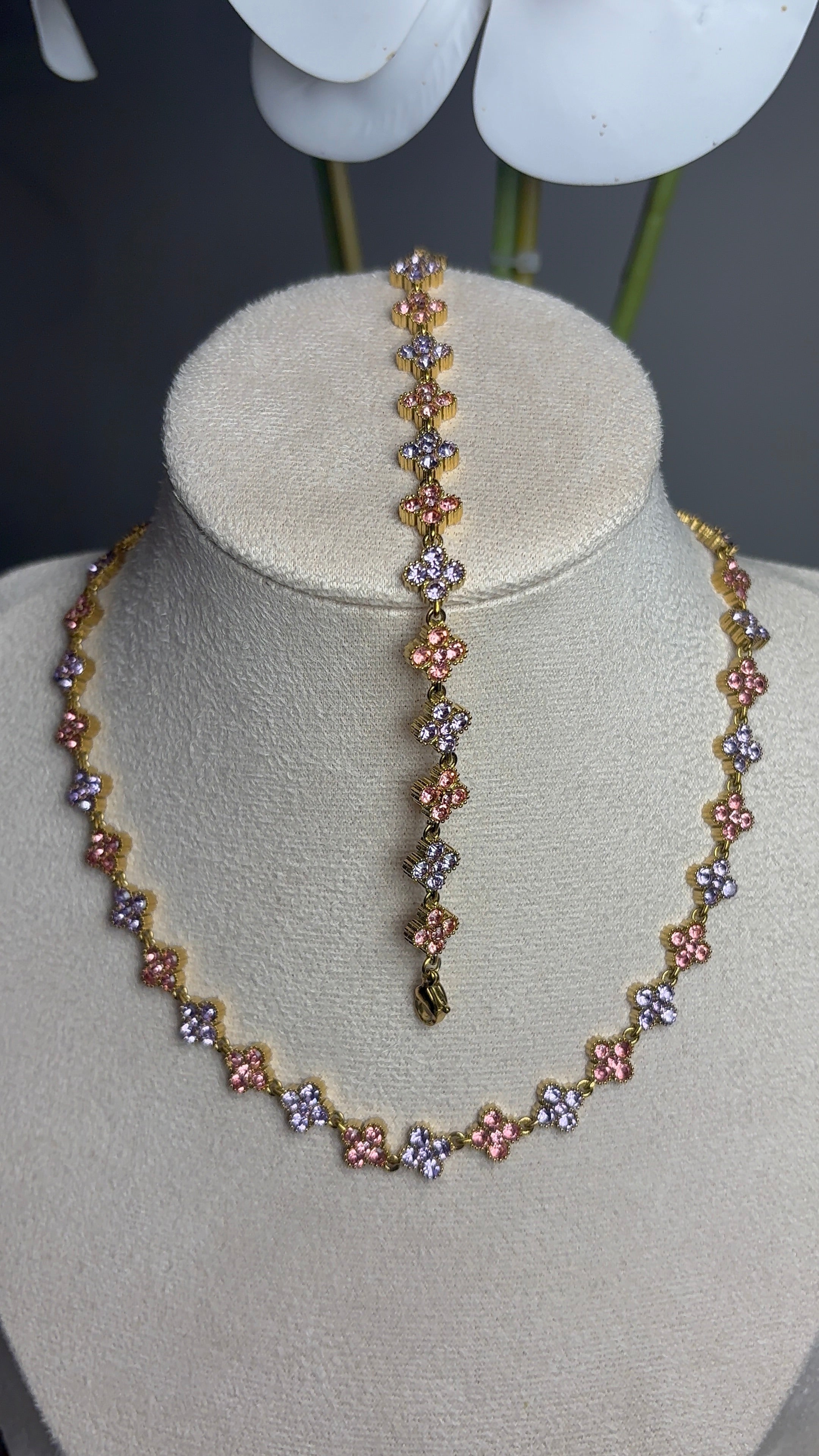 Collier Hezra violet rose